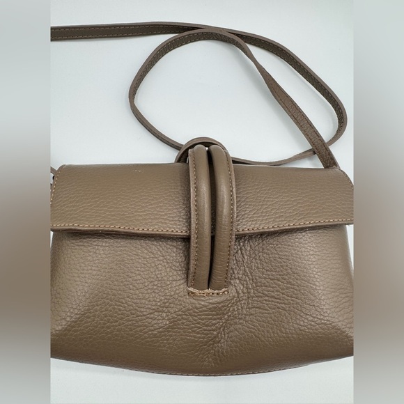 Tan Crossbody Bag with Textured Finish | Very Good Condition - Picture 7 of 17